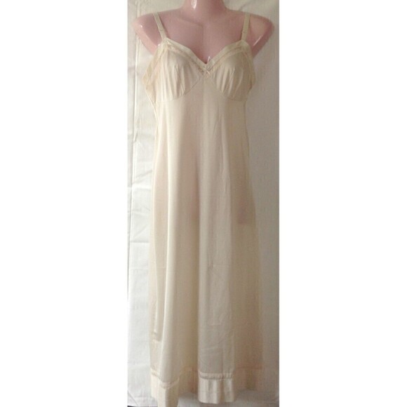 Lorraine Other - Vtg. Lorraine Full Slip Ivory Nylon Antron III Size 34